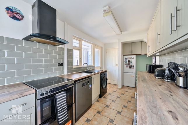7, Drax Avenue, Wareham photo 2