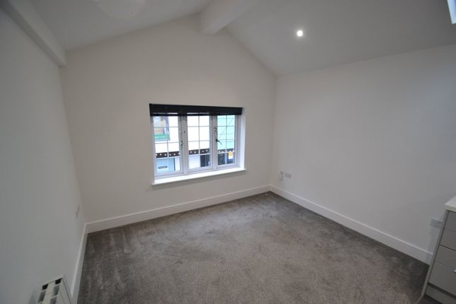 3 Albert Road, Camberley photo 4