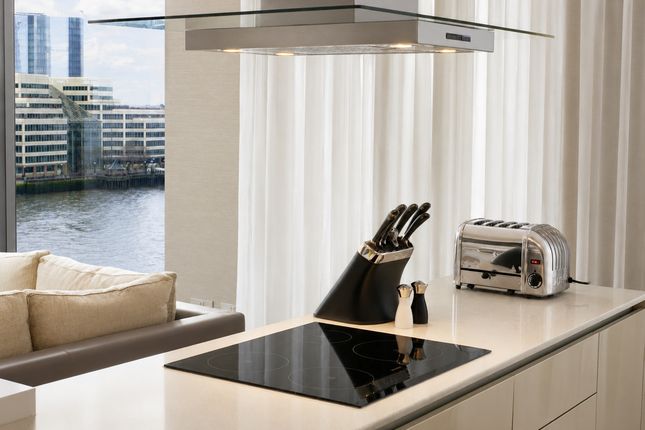 Flat Two Bedroom, Three Quays, 40 Lower Thames Street, London photo 4