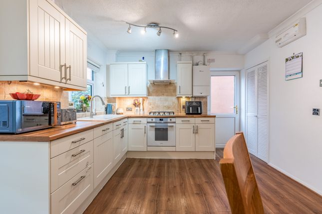 3, Victoria Avenue, Droitwich photo 3