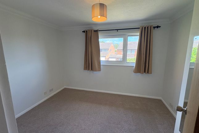 9 Coronet Close, Crawley photo 5