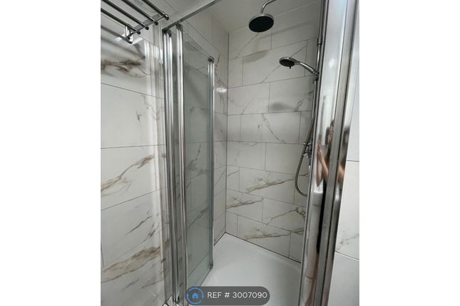 Apt  Metro Central Heights, Newington Causeway, London photo 3