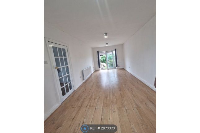 St Georges Crescent, Timperley, Altrincham photo 4