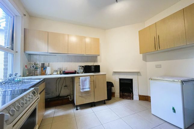 Top Flat, 87, Tonbridge Road, Kent photo 4