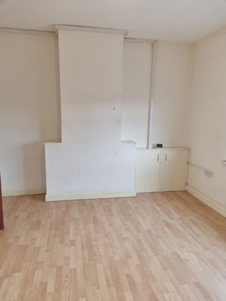 Flat to rent in Springfields, Walsall
