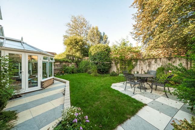 2, Worcester Place, Lymington photo 3