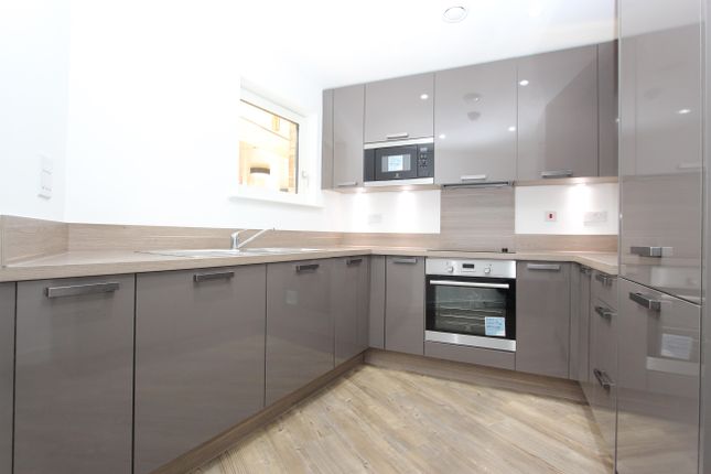 Thumbnail Flat to rent in Blondin Way, London, Greater London