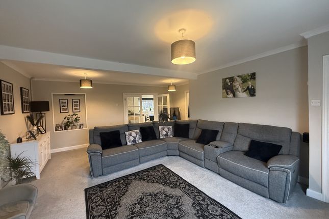 2 Furge Grove, Henstridge photo 3