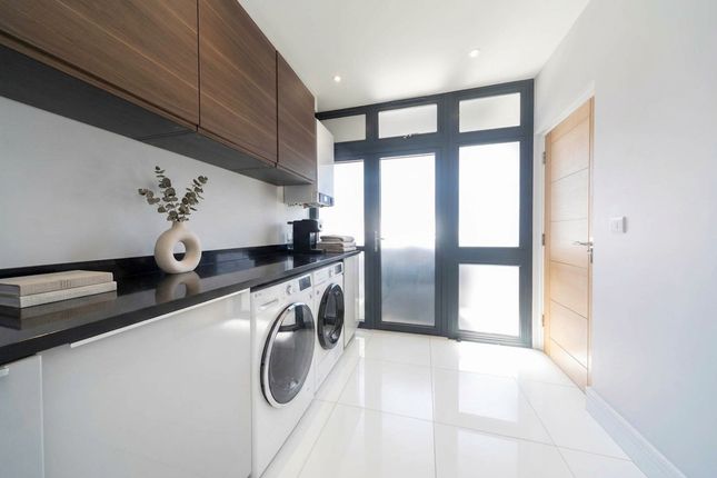 86 Burnley Road, London photo 5