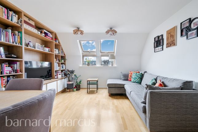 Flat 81, Voltaire Buildings, 330, Garratt Lane, London photo 4