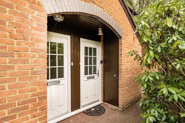 11, Acorn Drive, Wokingham photo 2