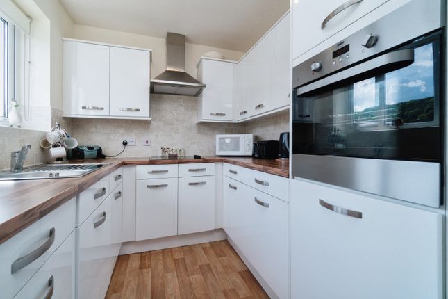 Flat for sale in 2 Stafford Road, Caterham