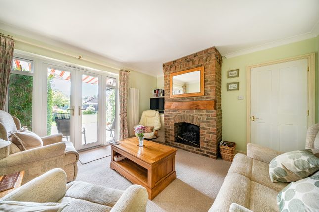 32, Apers Avenue, Surrey photo 2