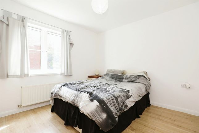 Flat for sale in Military Road, Northampton