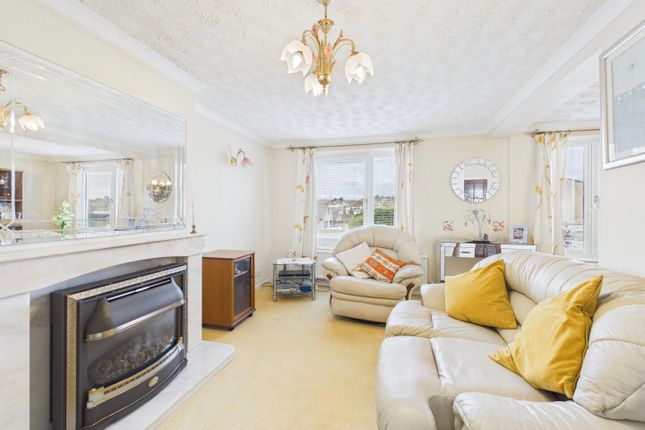 102, Heol-Y-Bardd, Bridgend photo 3