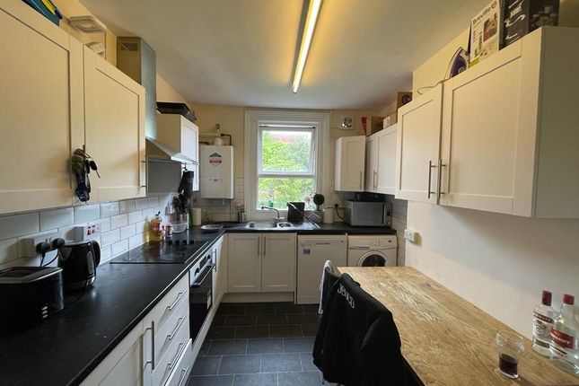 Semi-detached house to rent in James Street, Oxford
