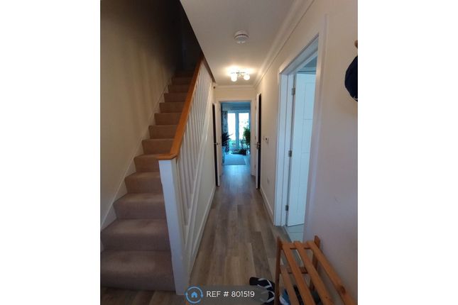 Dove Close, Crowthorne photo 3