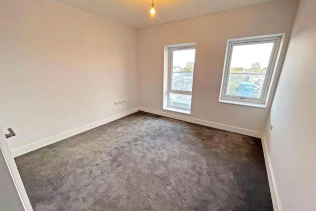 12 Dover Court, Dominion Road, Southall photo 3