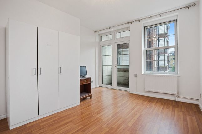 Flat Flat 27, Octavia House, Southern Row, London photo 2