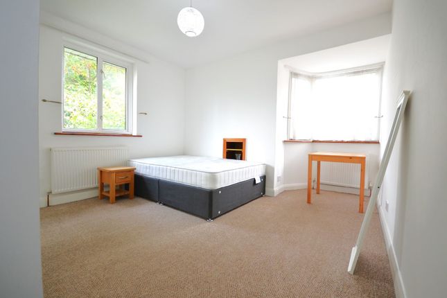 10 Braid Avenue, London photo 2
