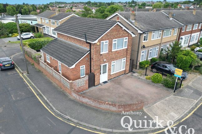 Thumbnail Detached house for sale in Glebe Drive, Rayleigh