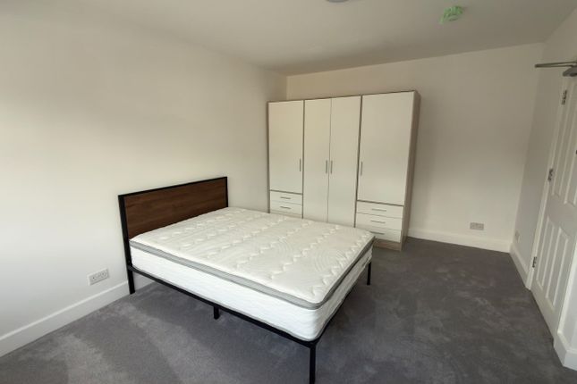 Room 4 65,, Cheyneys Avenue, Edgware photo 2