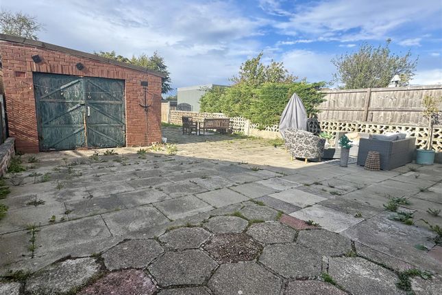 16, Russet Grove, Scarborough photo 3