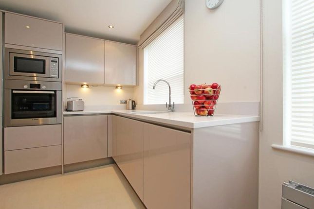 Flat 73 Kingston House South, Ennismore Gardens, London photo 4