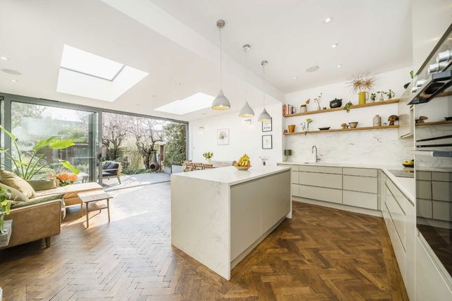107, Penwortham Road, London photo 3