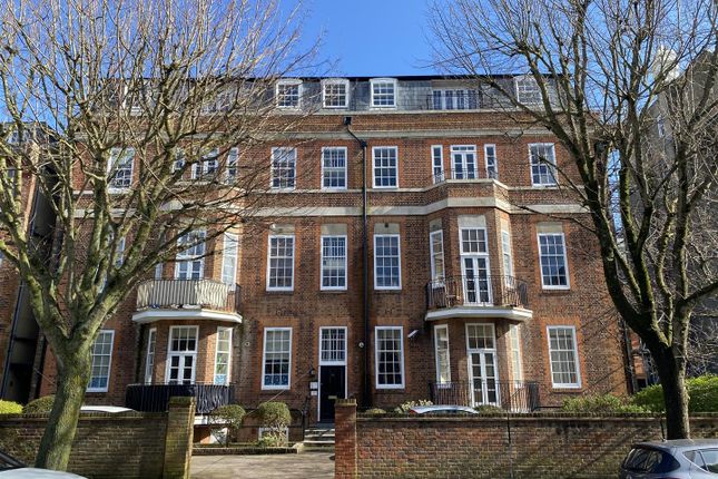 Thumbnail Flat for sale in Rochester Gardens, Hove