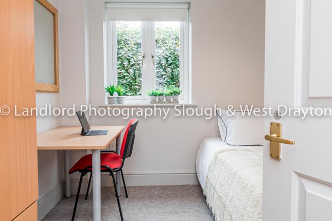 Thumbnail Room to rent in Broomfield, Guildford