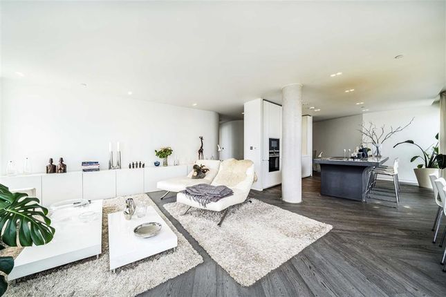 Thumbnail Flat for sale in Cutter Lane, London