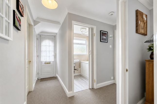 328, Roundhills, Waltham Abbey photo 2