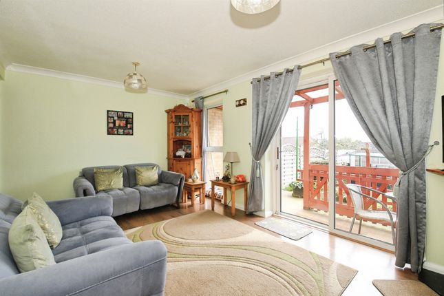 6, Blenheim Way, Peterborough photo 3
