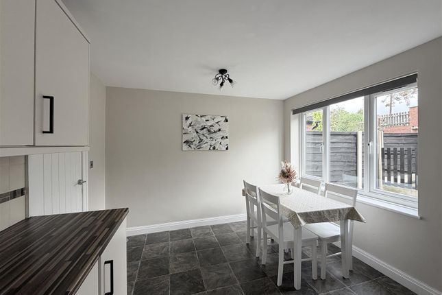 6, Ladysmith Drive, Ashton-Under-Lyne photo 2