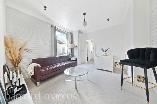 Thumbnail Maisonette for sale in Leverson Street, London