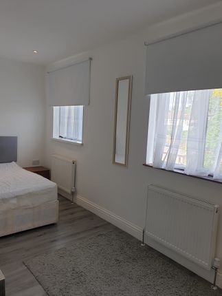 Thumbnail Studio to rent in Aintree Crescent, Ilford