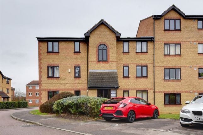 Thumbnail Flat for sale in Blackdown Close, London