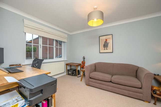 8 Rowborough Close, Hatton Park, Warwick photo 3