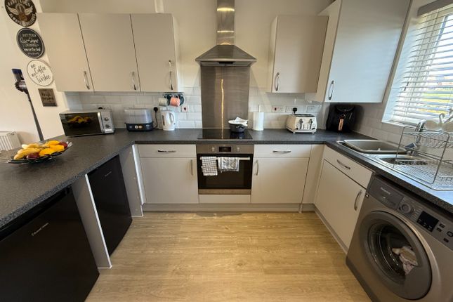 51 Harebell Gardens, Houghton Regis, Bedfordshire photo 4