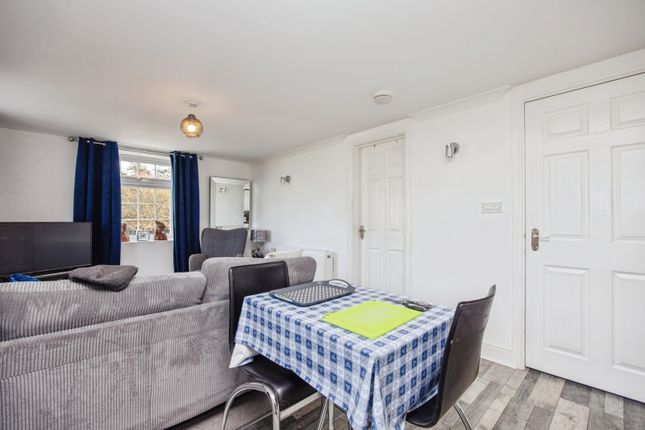 5 Elizabeth Court,, Higher Bugle, St. Austell photo 4