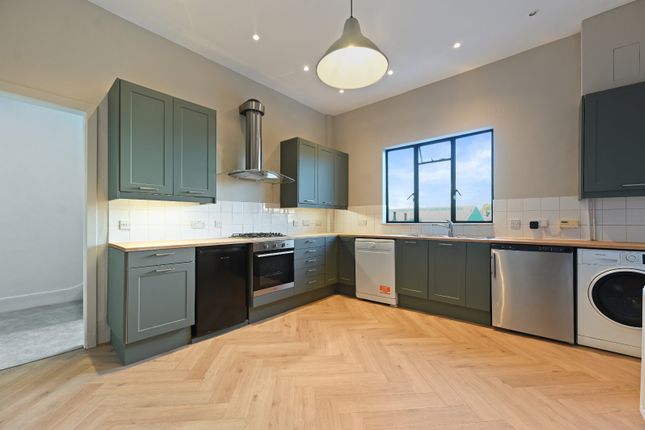 Upper Maisonette, 152, Hammersmith Grove, London photo 4