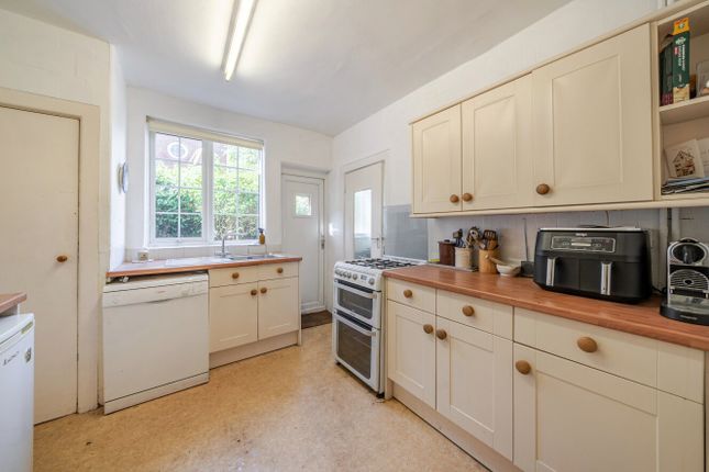 9, Forsyte Crescent, London photo 3