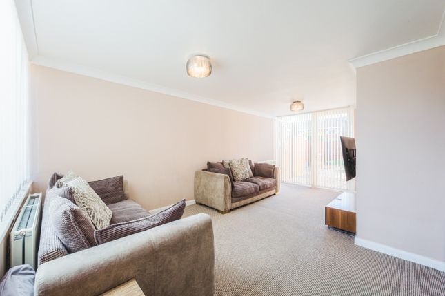 4 Poltondale, Swindon, Wiltshire photo 4