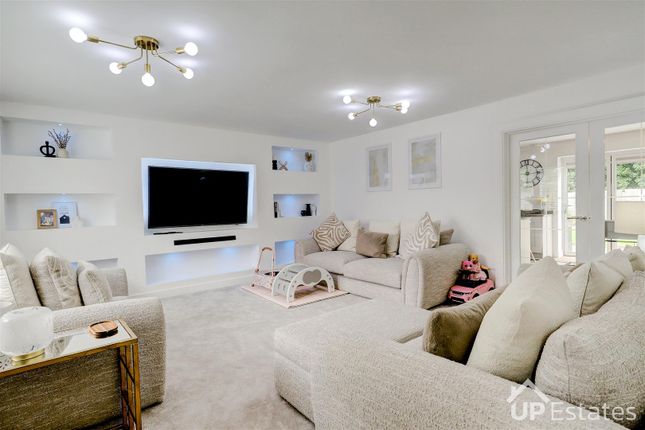 4, Lodge Farm Close, Rugby photo 4