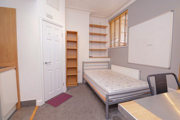 104, Yarborough Road, Lincoln photo 3