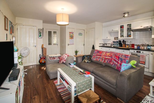 21, Morval Close, Farnborough photo 2