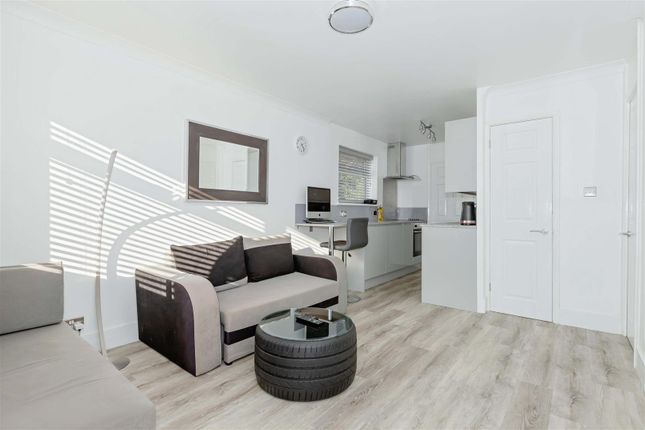 17, Floral Dene Court, Wantley Road, Worthing photo 2