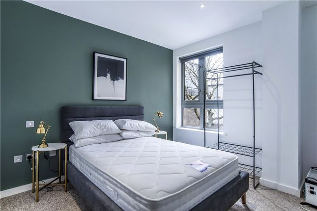 Flat 1, 11, Hoxton Square, London photo 4