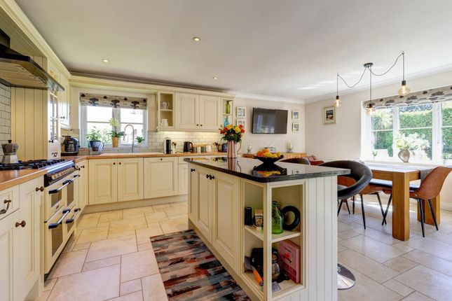 8, Charlton Manor, Charlton Marshall photo 2